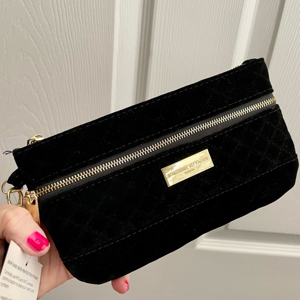 ADRIENNE VITTADINI BLACK VELVET QUILTED WRISTLET RFID BLOCKING NWT